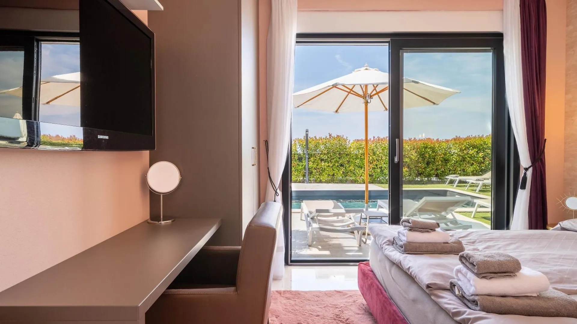 Noamio Homestay With Heated Swimming Pool & Sauna Radmani 0*,  Kroatien